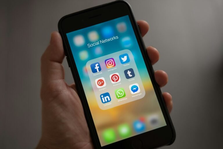 The Dos and Don’ts of Sharing Your Wedding Announcement on Social Media